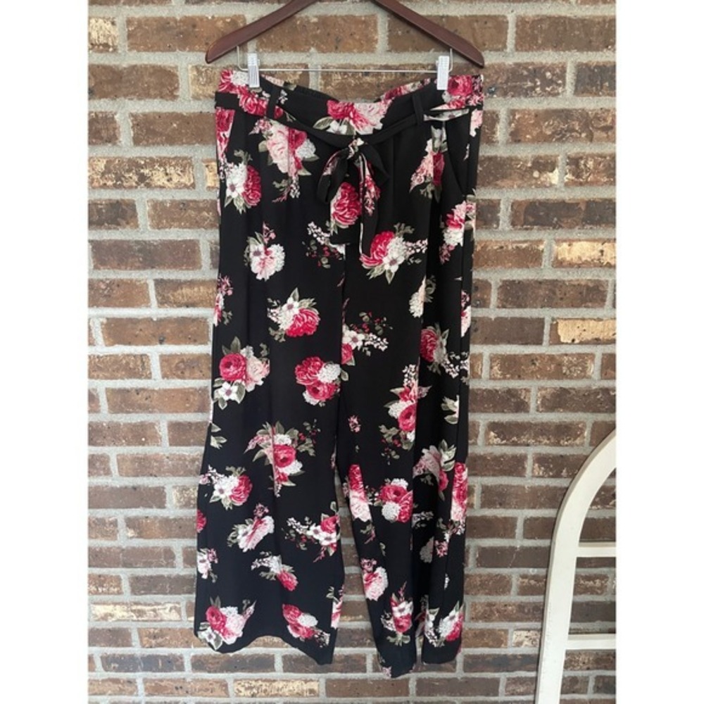 Torrid Pull- On Floral Crepe Wide Leg Pants